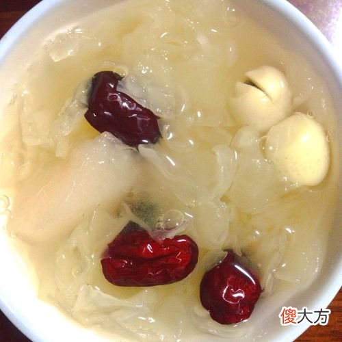 如何做银耳莲子羹 如何煮银耳莲子汤